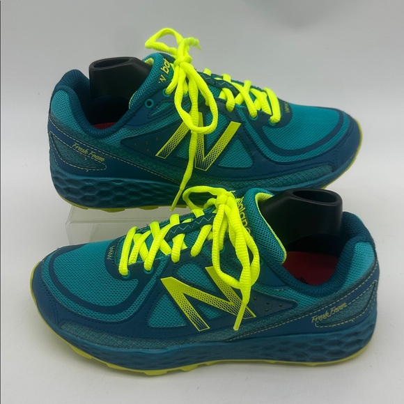 NEW BALANCE Fresh Foam Hierro Trail WTHIERT Teal Green Shoes Women's Size 7.5 - Picture 1 of 16